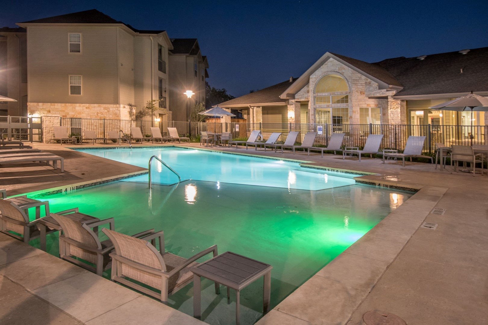 luxury apartments in san antonio with sparkling swimming pool